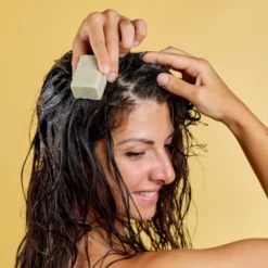 Shampoo solido purificante